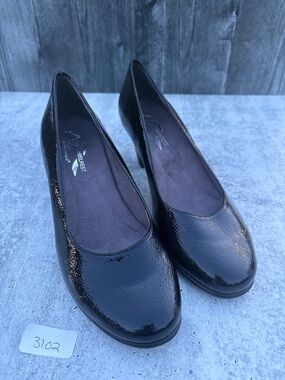 A2 By Aerosoles with Heel Rest low heel pump size 7